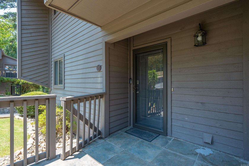 Lake Hamilton living has never been easier! Welcome to the gated - photo 31