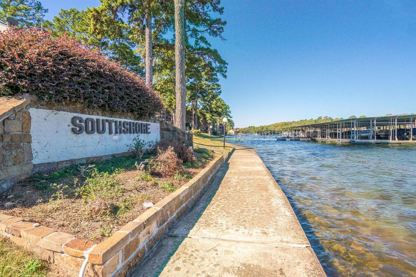 Lake Hamilton living has never been easier! Welcome to the gated - photo 34