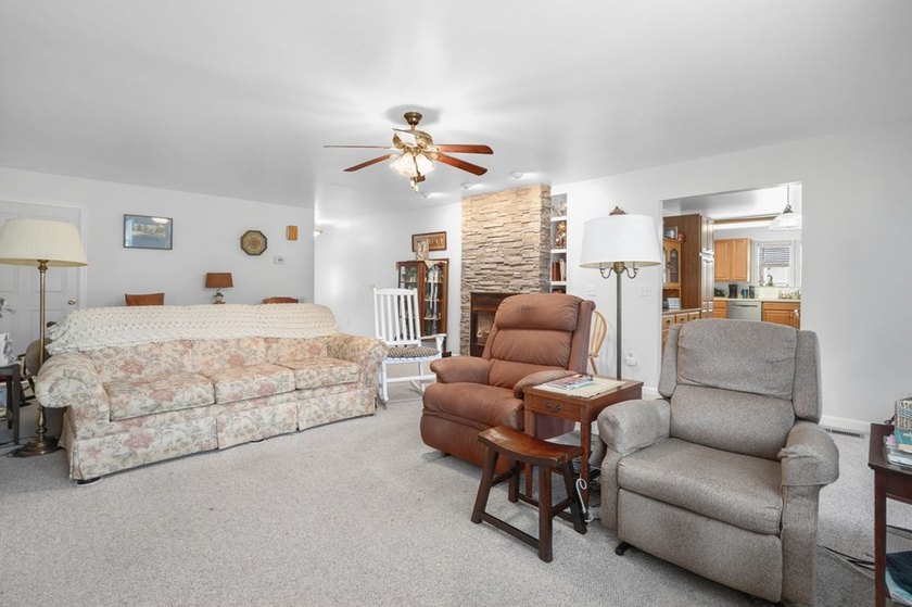 2/215 Well maintained Rancher overlooking the 8th Fairway - photo 4