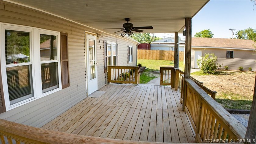 Welcome home to this beautifully remodeled 3-bed, 2-bath home in - photo 11