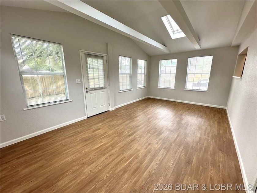 Welcome home to this beautifully remodeled 3-bed, 2-bath home in - photo 13