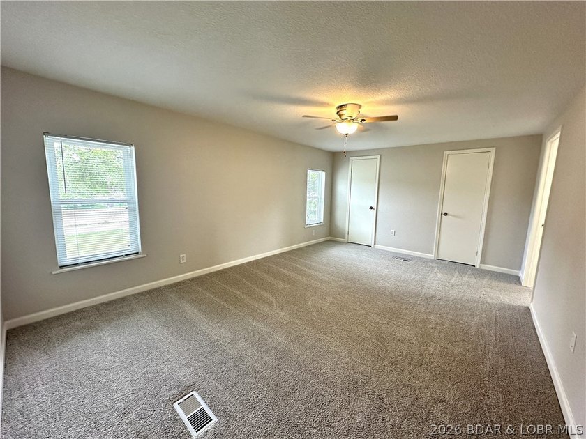 Welcome home to this beautifully remodeled 3-bed, 2-bath home in - photo 19