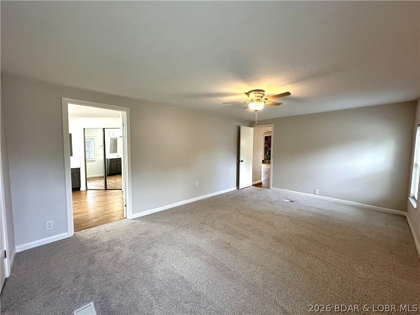 Welcome home to this beautifully remodeled 3-bed, 2-bath home in - photo 21