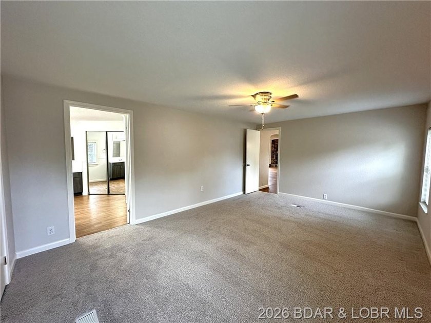 Welcome home to this beautifully remodeled 3-bed, 2-bath home in - photo 21