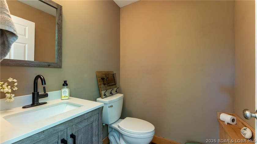 Rare opportunity to own a highly versatile and private 5.5 acre - photo 21