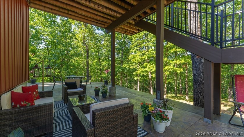 Rare opportunity to own a highly versatile and private 5.5 acre - photo 25