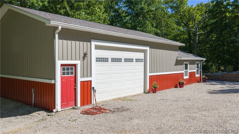Rare opportunity to own a highly versatile and private 5.5 acre - photo 27