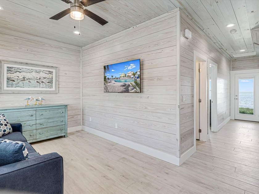 This waterfront home is the perfect Vacation House or Short Term - photo 28