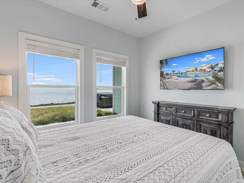 This waterfront home is the perfect Vacation House or Short Term - photo 31