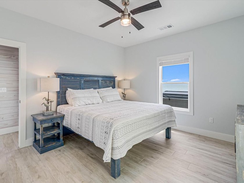 This waterfront home is the perfect Vacation House or Short Term - photo 34