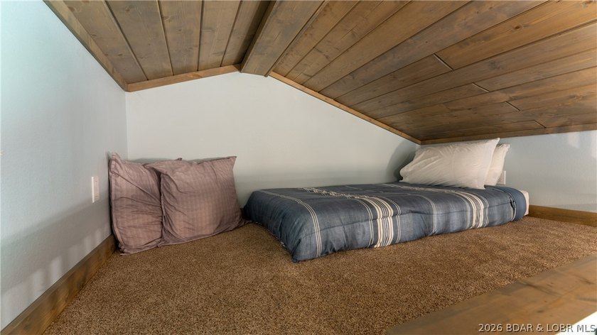 Rare opportunity to own a highly versatile and private 5.5 acre - photo 36