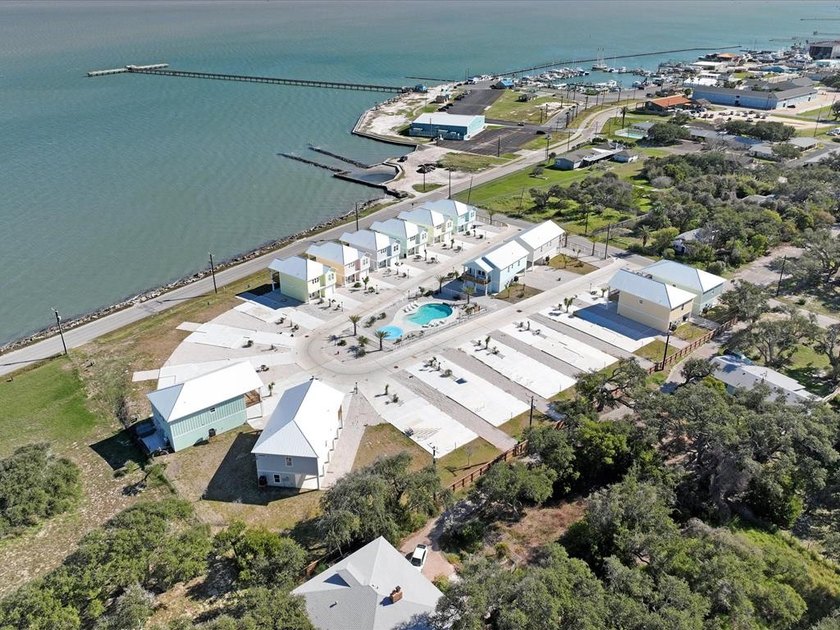 This waterfront home is the perfect Vacation House or Short Term - photo 47