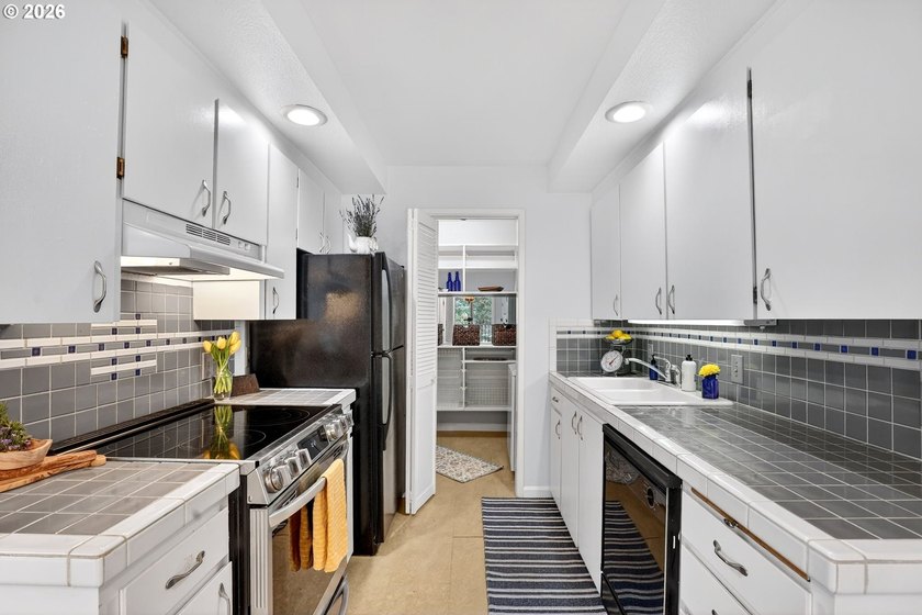Light-Filled Condo with Expansive Balcony &amp; Exceptional - photo 13