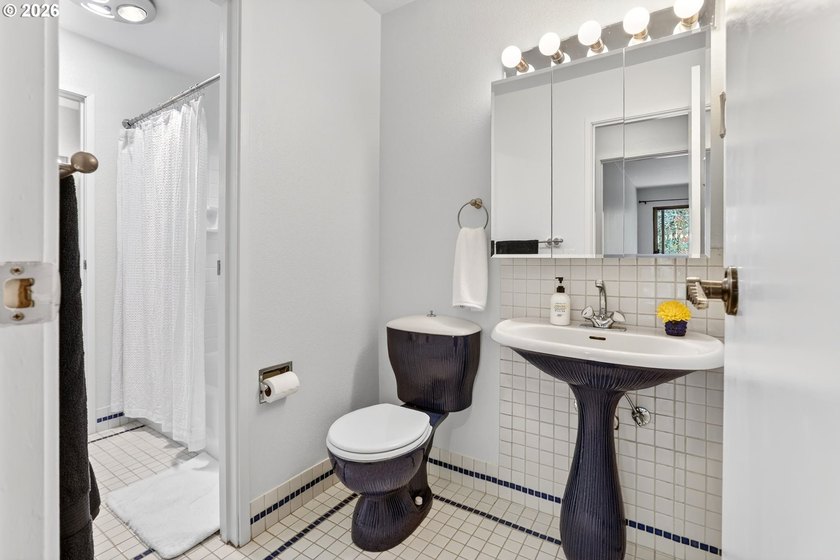 Light-Filled Condo with Expansive Balcony &amp; Exceptional - photo 23