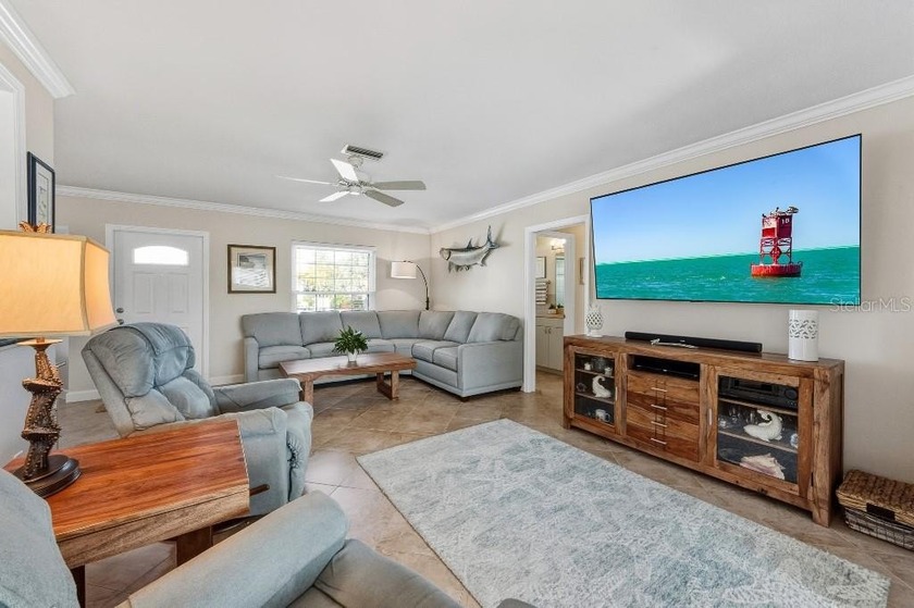 Welcome to your slice of island living in the heart of Holmes - photo 4