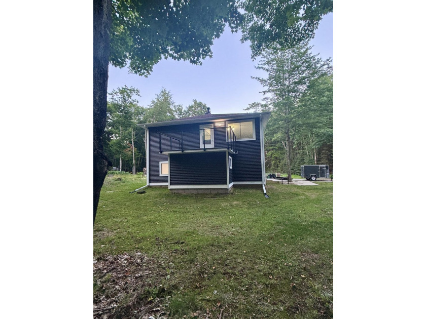 Beautifully renovated 4-bedroom, 2.5-bath home on 1.38 acres - photo 4