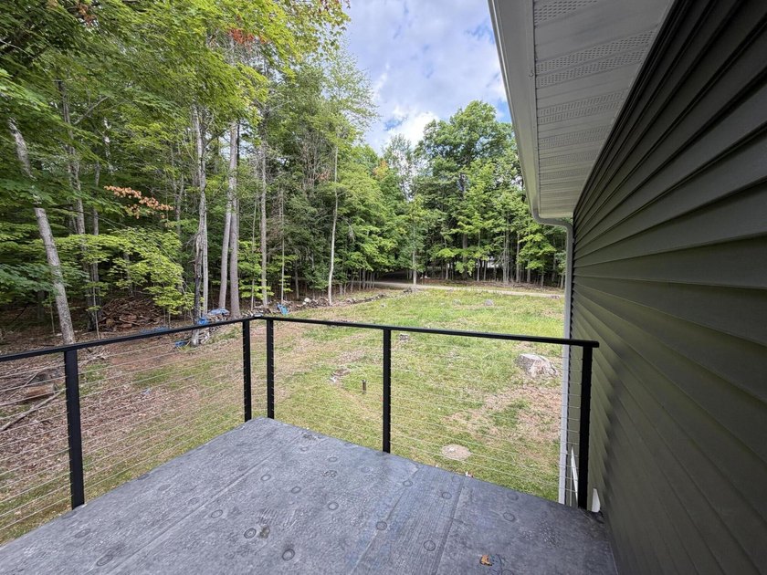 Beautifully renovated 4-bedroom, 2.5-bath home on 1.38 acres - photo 7