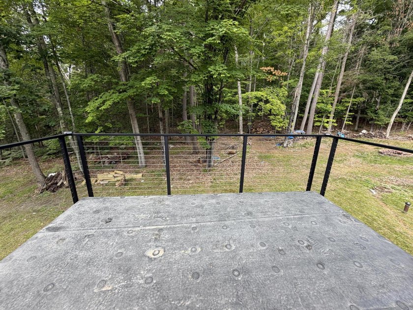 Beautifully renovated 4-bedroom, 2.5-bath home on 1.38 acres - photo 8