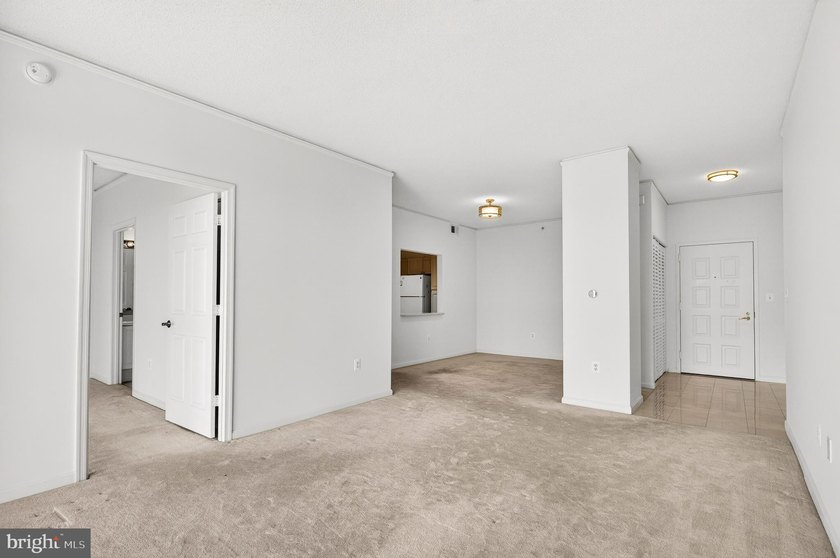 GREAT NEW PRICE on this freshly painted top floor unit with - photo 12