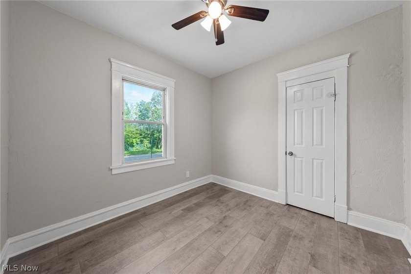Welcome to this beautifully renovated, move-in-ready 5-bedroom - photo 14