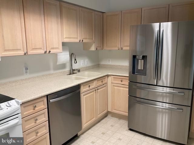 GREAT NEW PRICE on this freshly painted top floor unit with - photo 14
