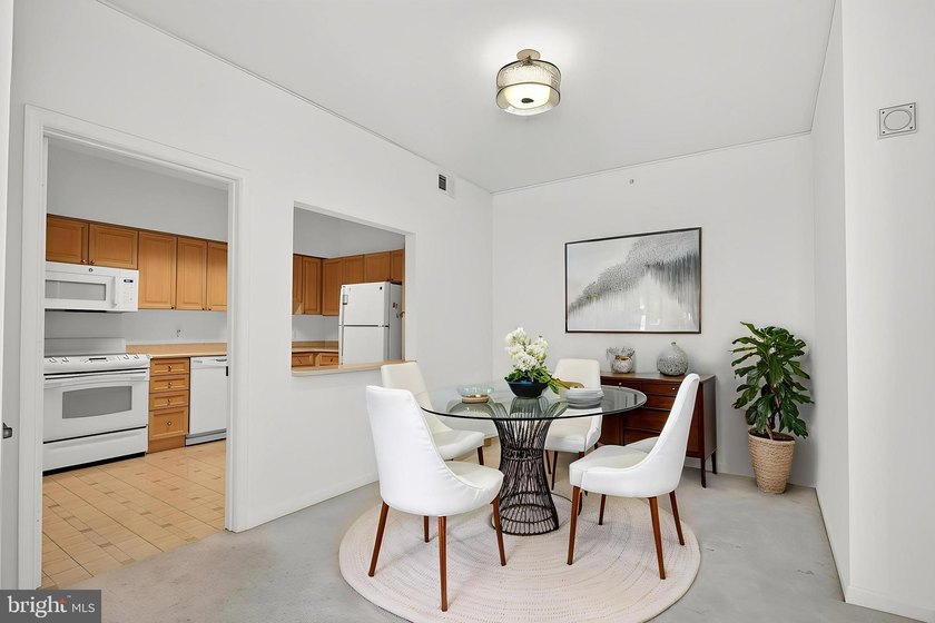 GREAT NEW PRICE on this freshly painted top floor unit with - photo 15