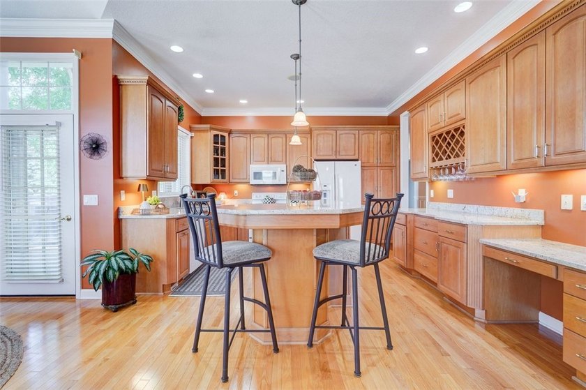 Impeccably maintained and thoughtfully designed, this spacious - photo 16