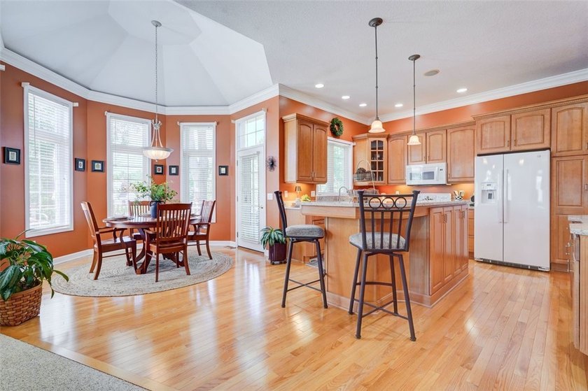 Impeccably maintained and thoughtfully designed, this spacious - photo 19