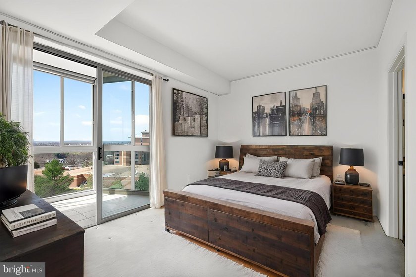 GREAT NEW PRICE on this freshly painted top floor unit with - photo 19