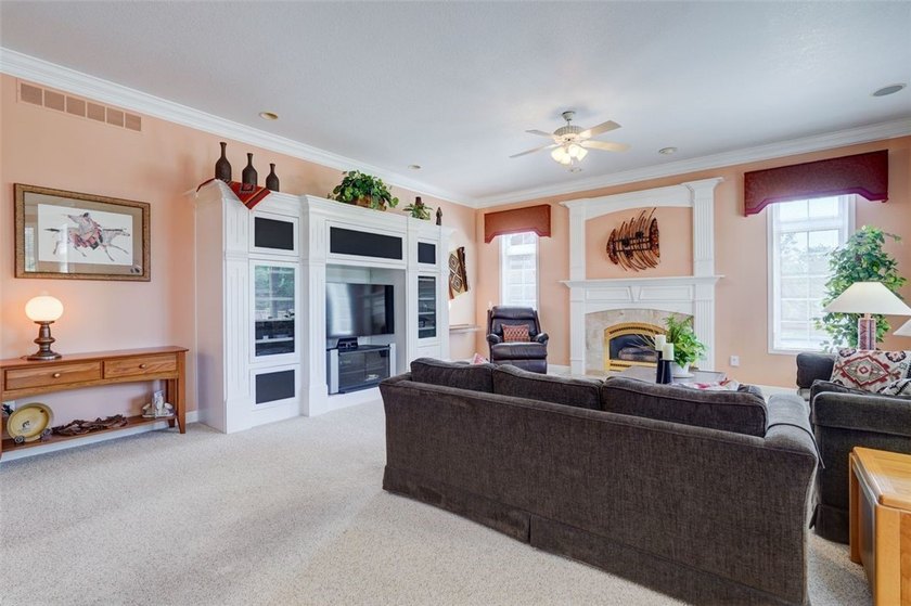 Impeccably maintained and thoughtfully designed, this spacious - photo 23