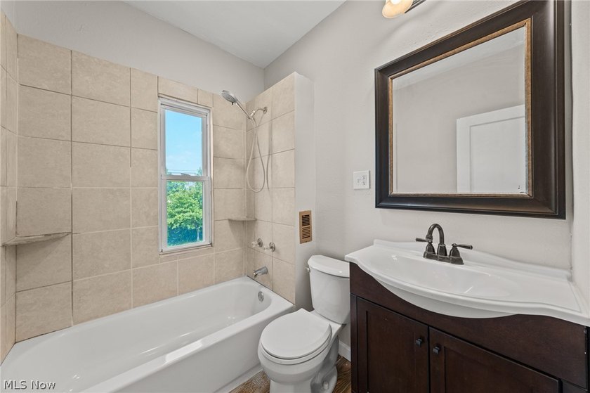 Welcome to this beautifully renovated, move-in-ready 5-bedroom - photo 25