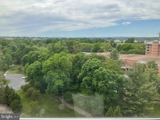 GREAT NEW PRICE on this freshly painted top floor unit with - photo 28