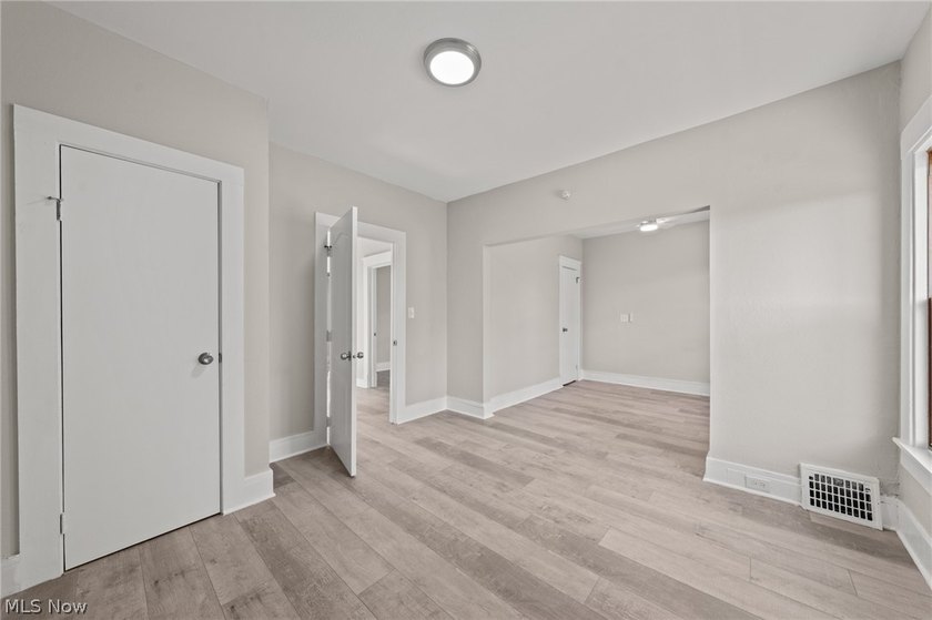 Welcome to this beautifully renovated, move-in-ready 5-bedroom - photo 30