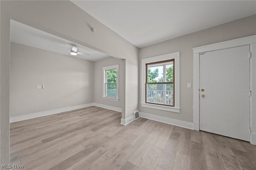 Welcome to this beautifully renovated, move-in-ready 5-bedroom - photo 31