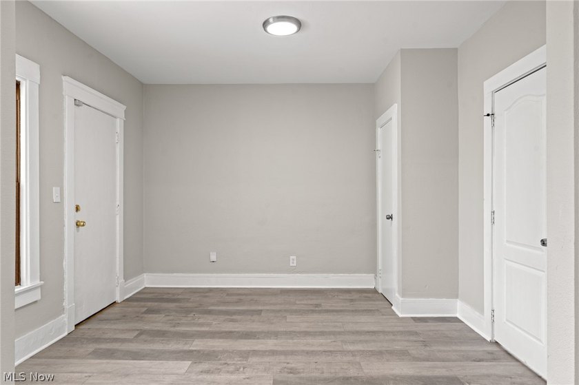 Welcome to this beautifully renovated, move-in-ready 5-bedroom - photo 33