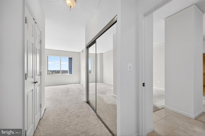 GREAT NEW PRICE on this freshly painted top floor unit with - photo 33