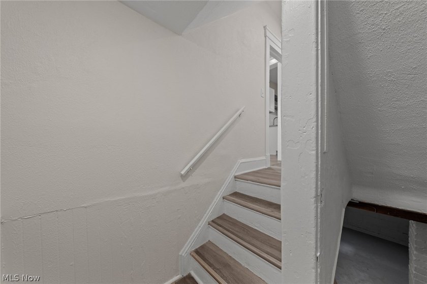 Welcome to this beautifully renovated, move-in-ready 5-bedroom - photo 38