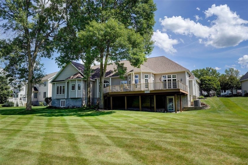 Impeccably maintained and thoughtfully designed, this spacious - photo 42