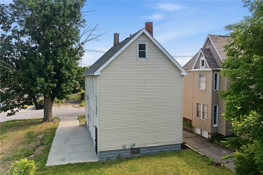 Welcome to this beautifully renovated, move-in-ready 5-bedroom - photo 42