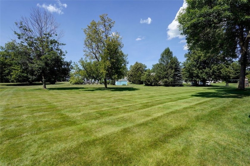 Impeccably maintained and thoughtfully designed, this spacious - photo 44