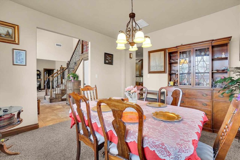 Absolutely beautiful custom built one owner home in great - photo 8