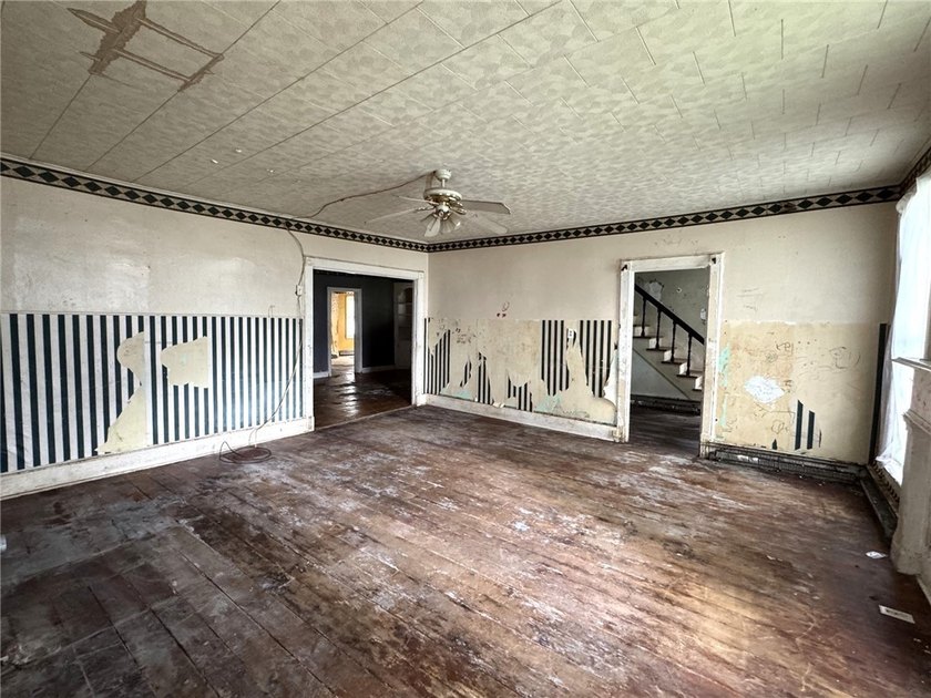 Calling all investors! Ripe for flipping. ----- Solid home with - photo 15