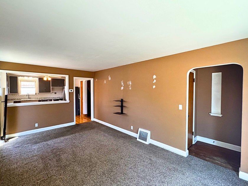 Just start drafting that offer right now! Blocks away from the - photo 6