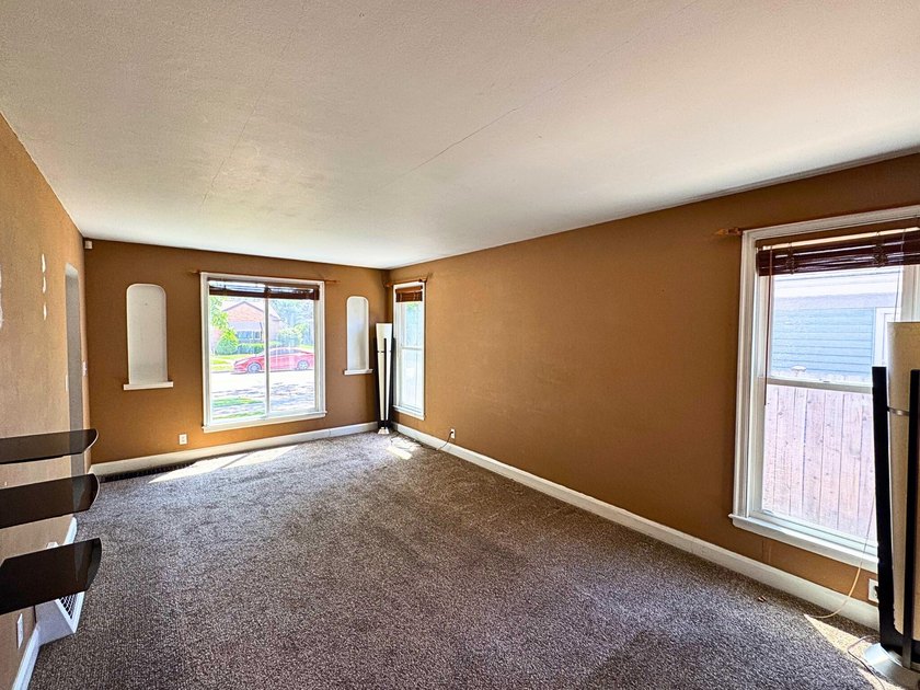 Just start drafting that offer right now! Blocks away from the - photo 7