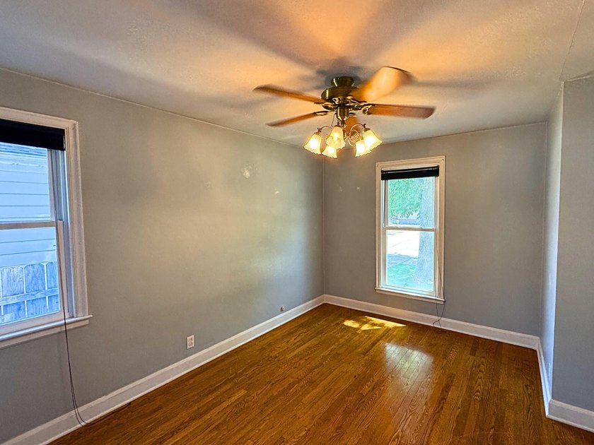 Just start drafting that offer right now! Blocks away from the - photo 8