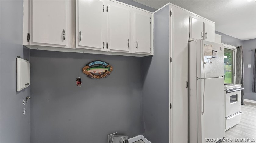 Move-in ready lakeview cabin featuring 2 bedrooms, 1 bath, and - photo 19