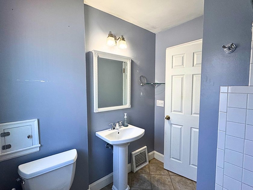 Just start drafting that offer right now! Blocks away from the - photo 10