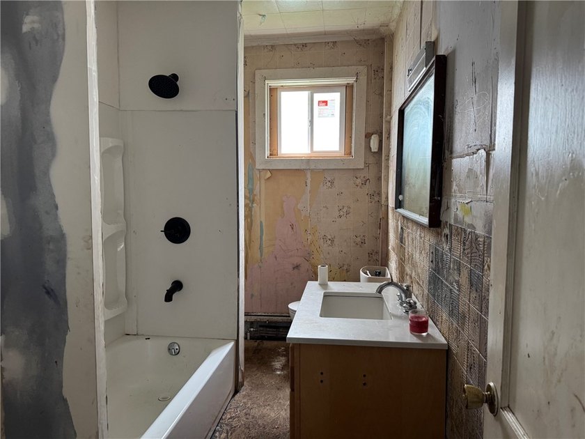 Calling all investors! Ripe for flipping. ----- Solid home with - photo 26