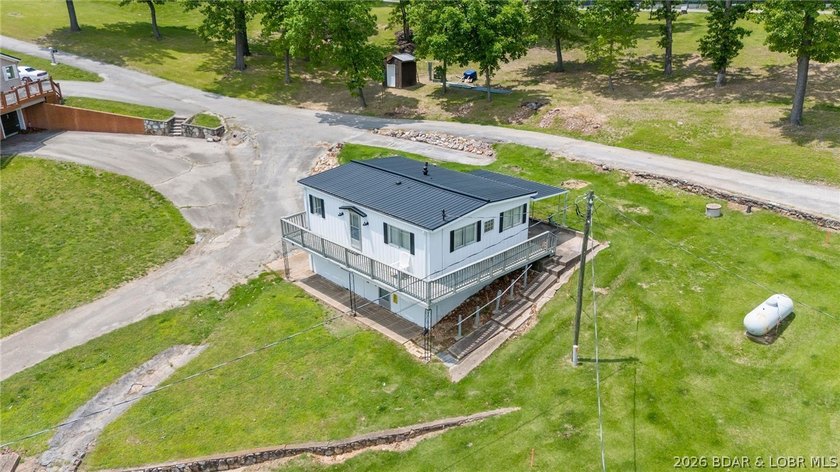 Move-in ready lakeview cabin featuring 2 bedrooms, 1 bath, and - photo 27