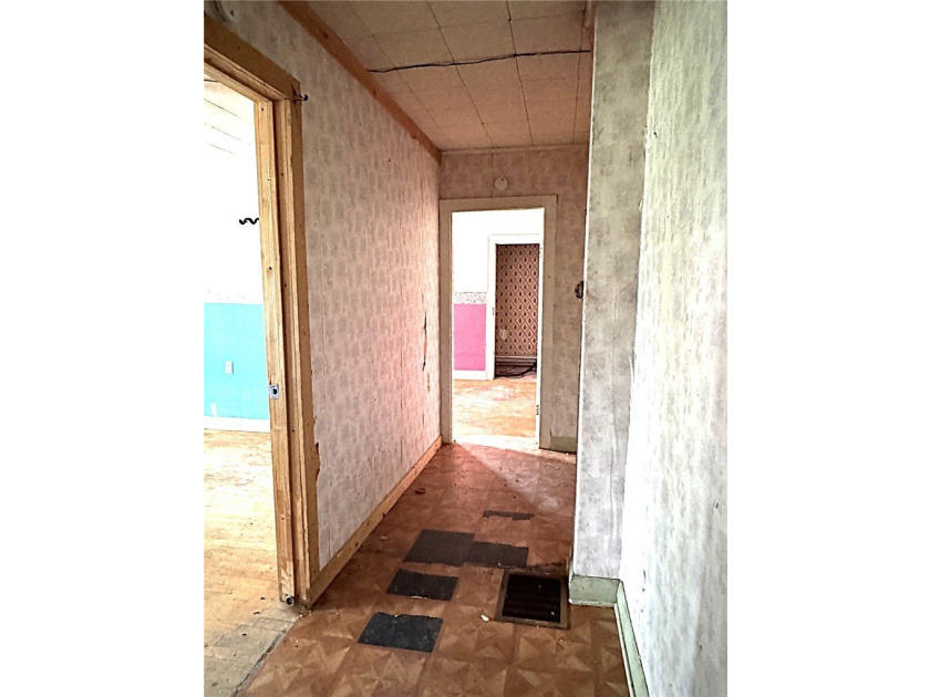 Calling all investors! Ripe for flipping. ----- Solid home with - photo 27